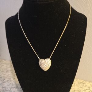 VTG Elegant Gold Heart Pendant Necklace